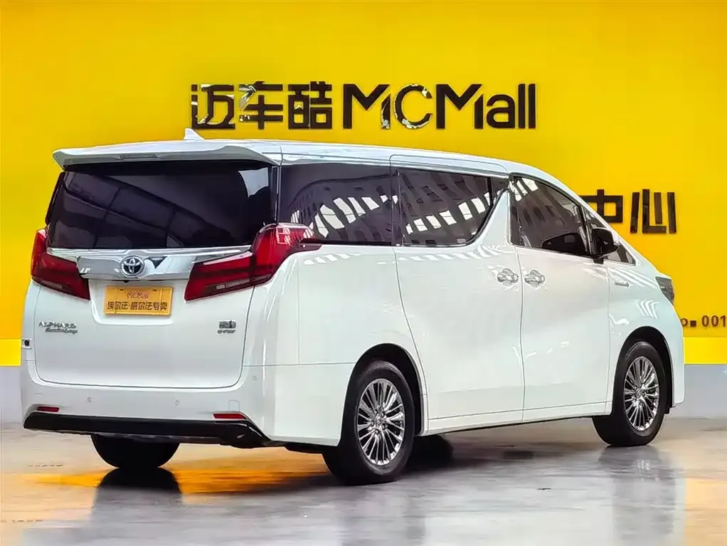 Toyota Alphard — фото 2