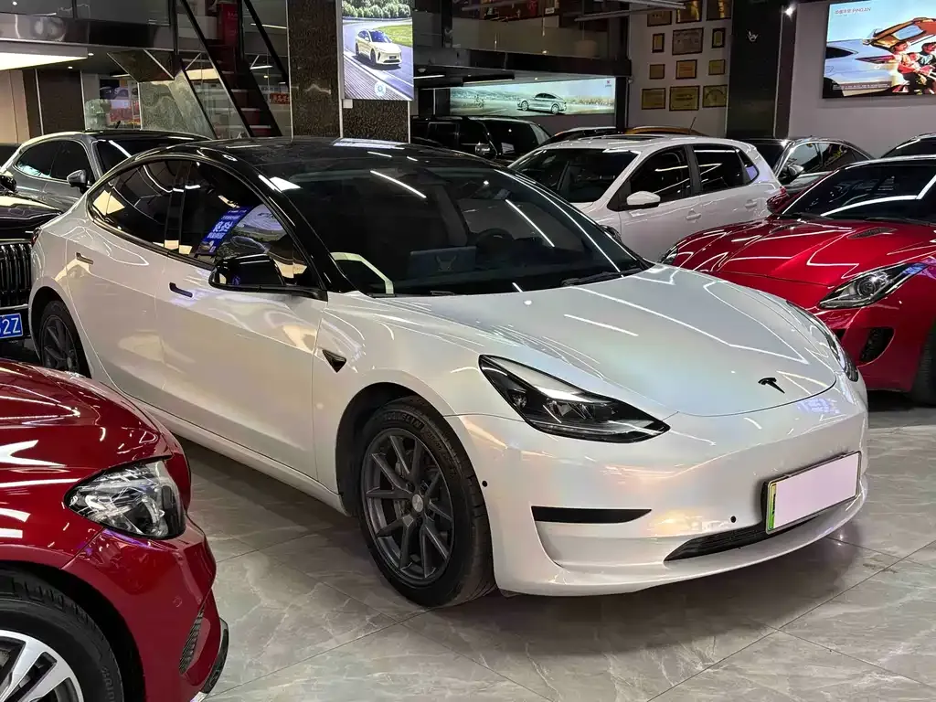 Tesla Model 3 — фото 9