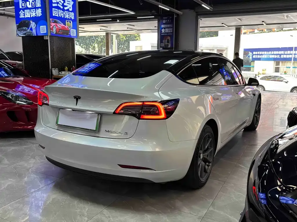 Tesla Model 3 — фото 4