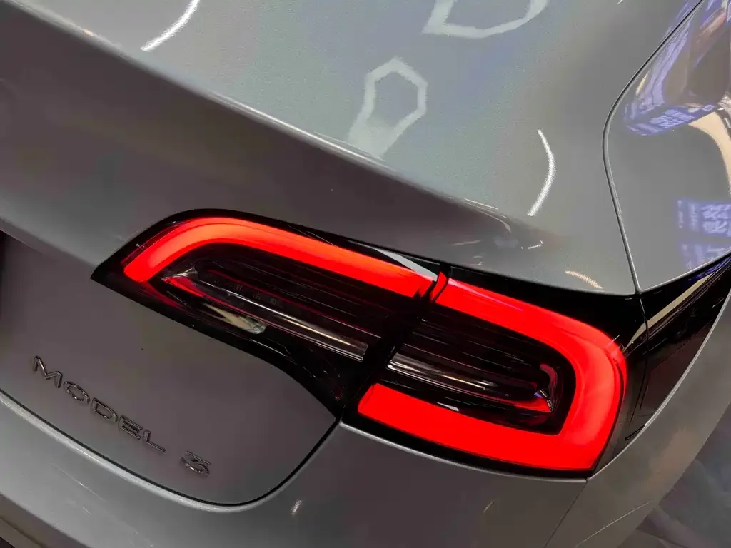 Tesla Model 3 — фото 3