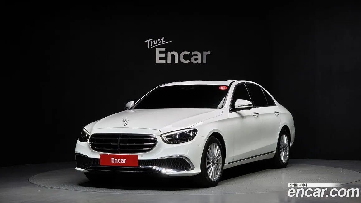 Mercedes-Benz E-Class — фото 1
