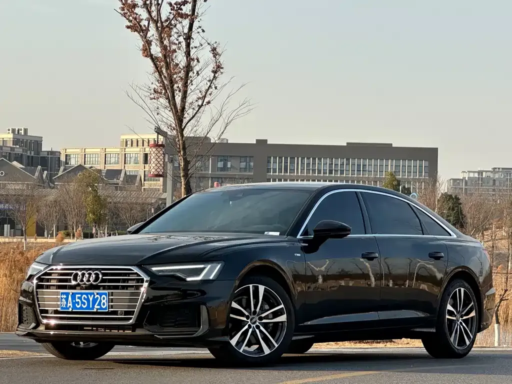 Audi A6L — фото 1