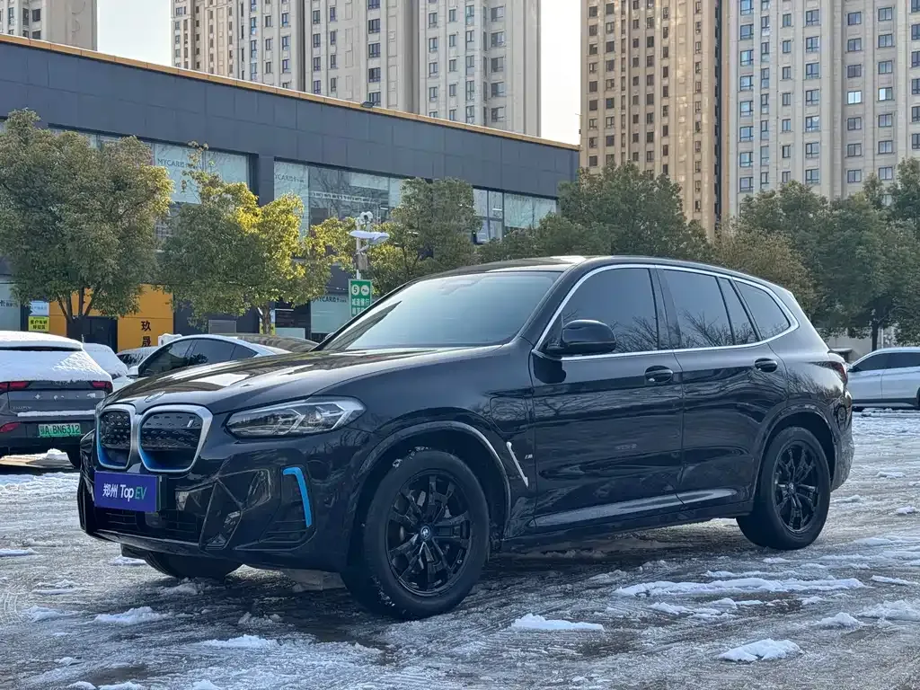 BMW iX3 — фото 1
