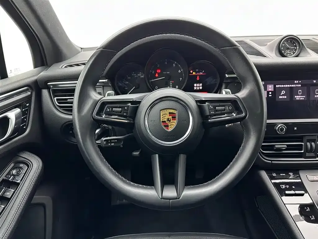 Porsche Macan — фото 5