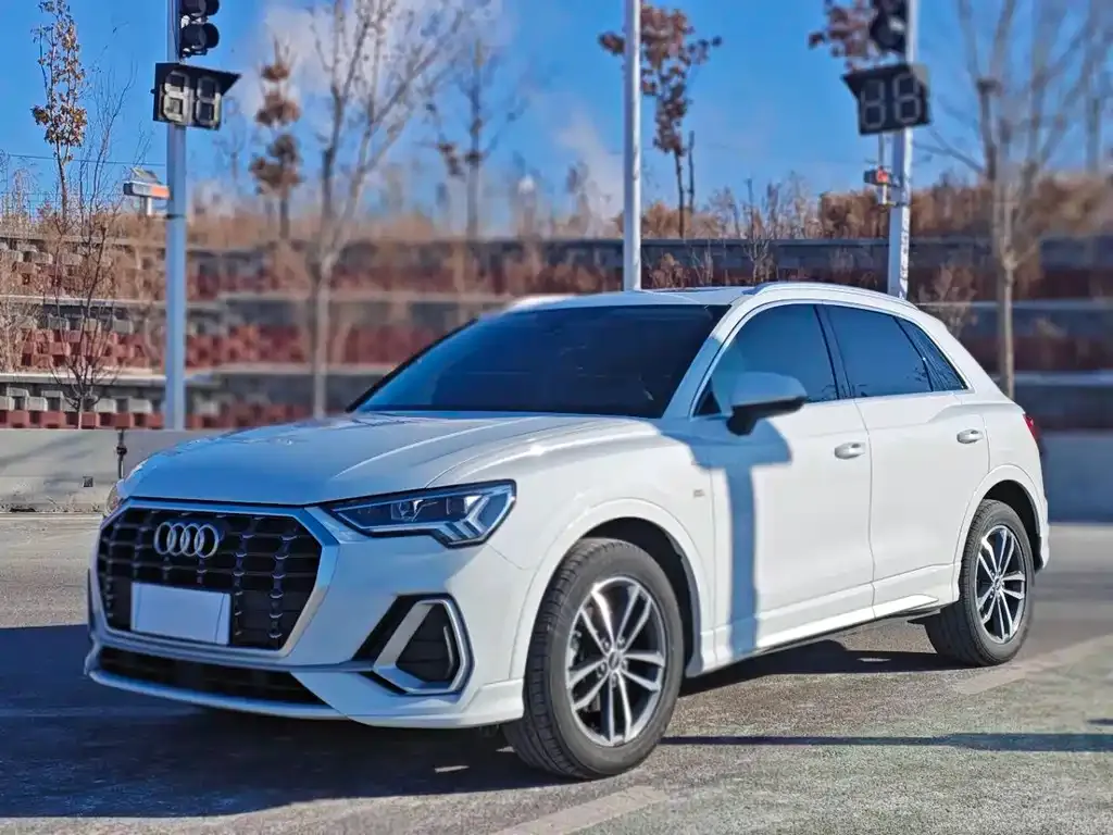 Audi Q3 — фото 1