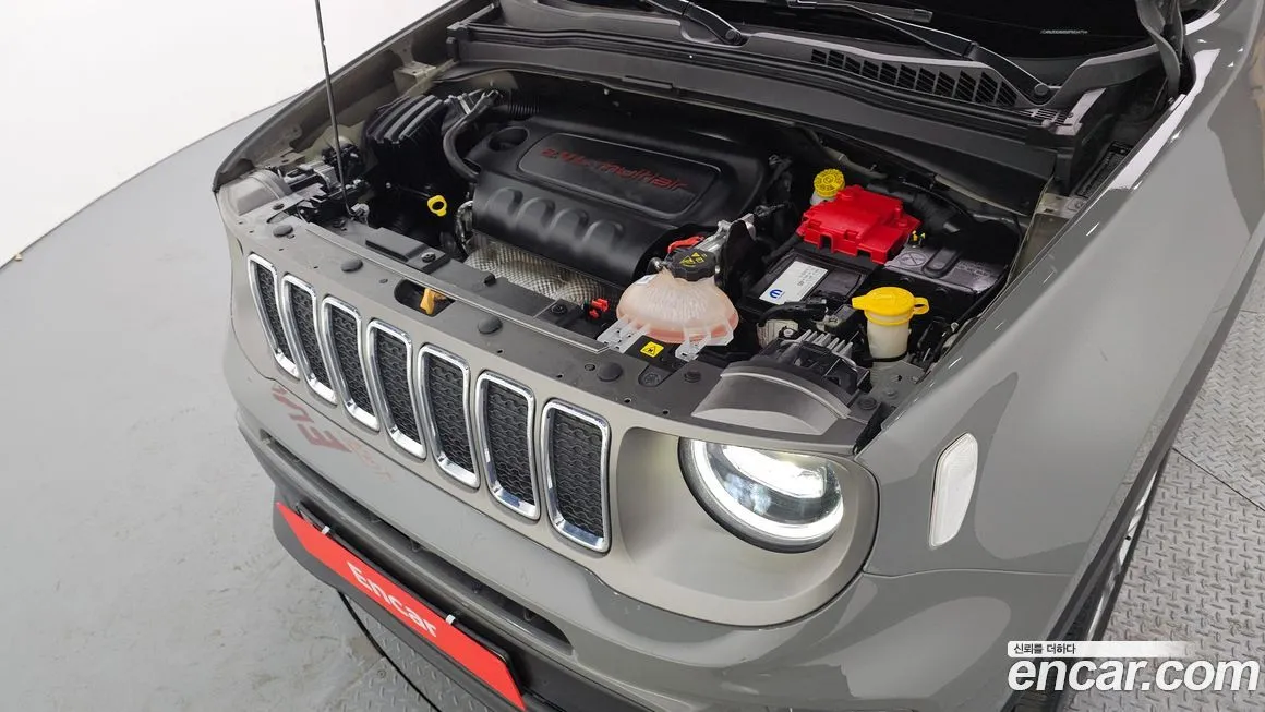 Jeep Renegade — фото 8