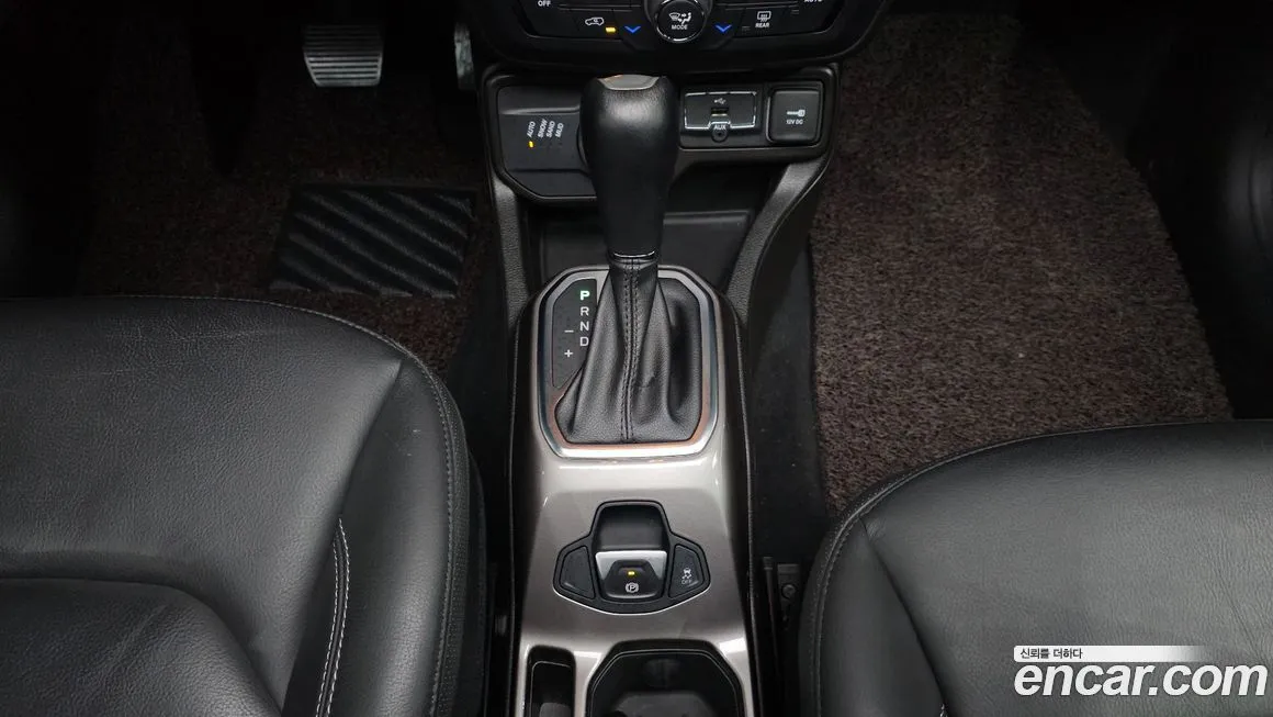 Jeep Renegade — фото 10