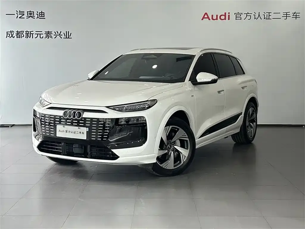 Audi Q6L e-tron — фото 1