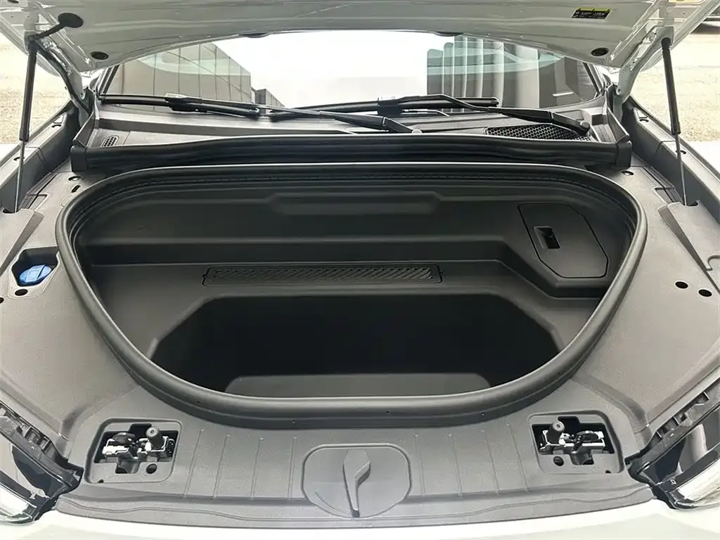 Audi Q6L e-tron — фото 10