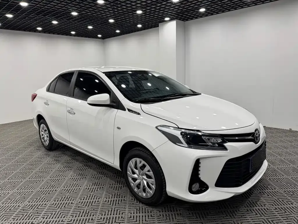 Toyota Vios — фото 1