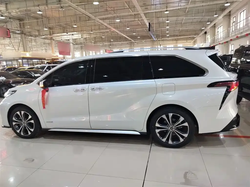 Toyota Granvia — фото 10