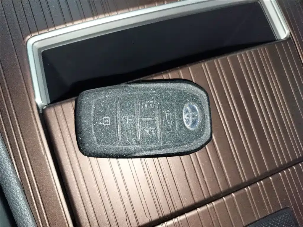 Toyota Granvia — фото 3