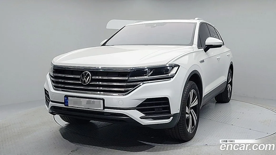 Volkswagen Touareg — фото 1