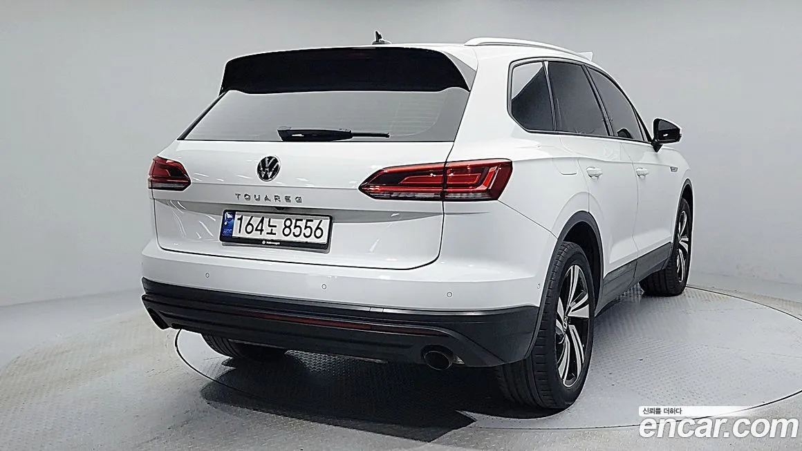 Volkswagen Touareg — фото 8