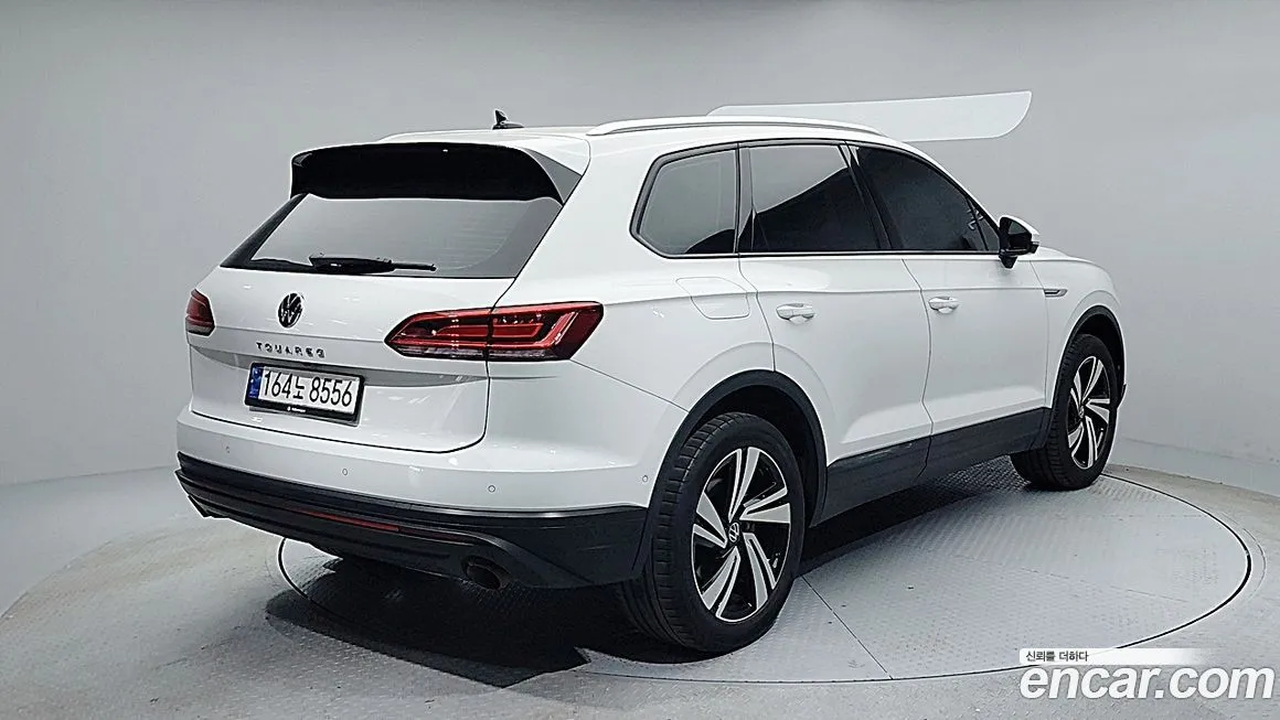 Volkswagen Touareg — фото 5