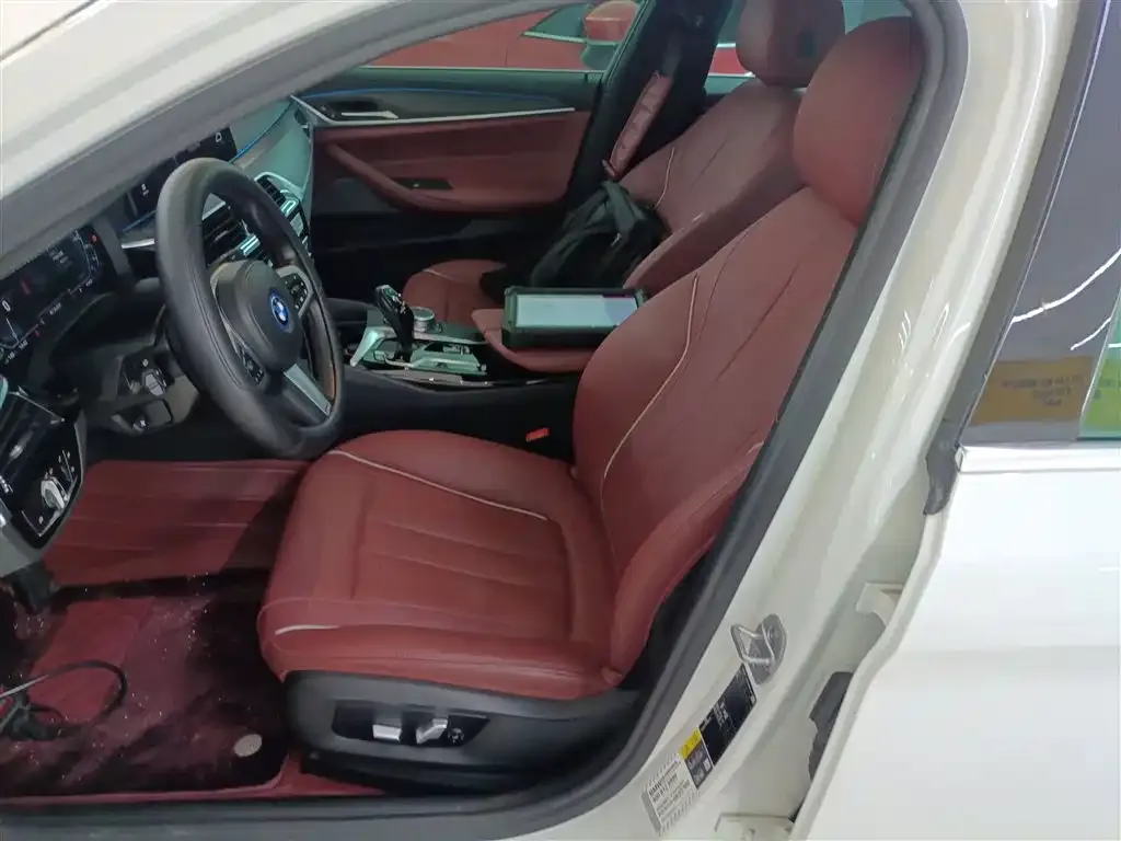 BMW 5 Series New Energy — фото 10