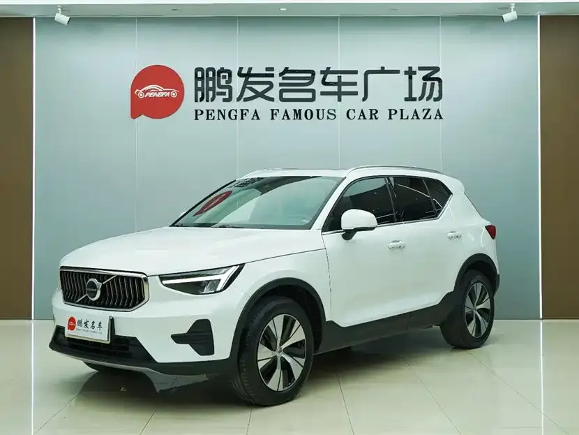 Volvo XC40 — фото 1