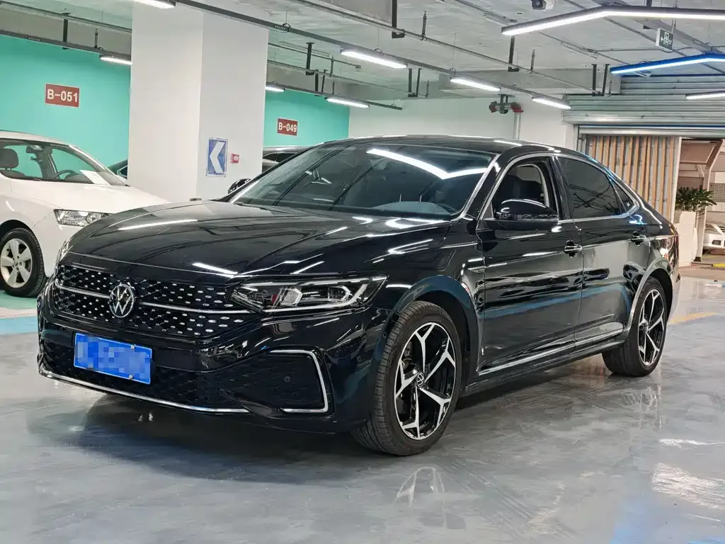 Volkswagen Passat — фото 1
