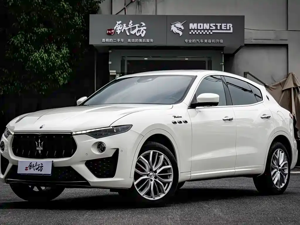 Maserati Levante — фото 1