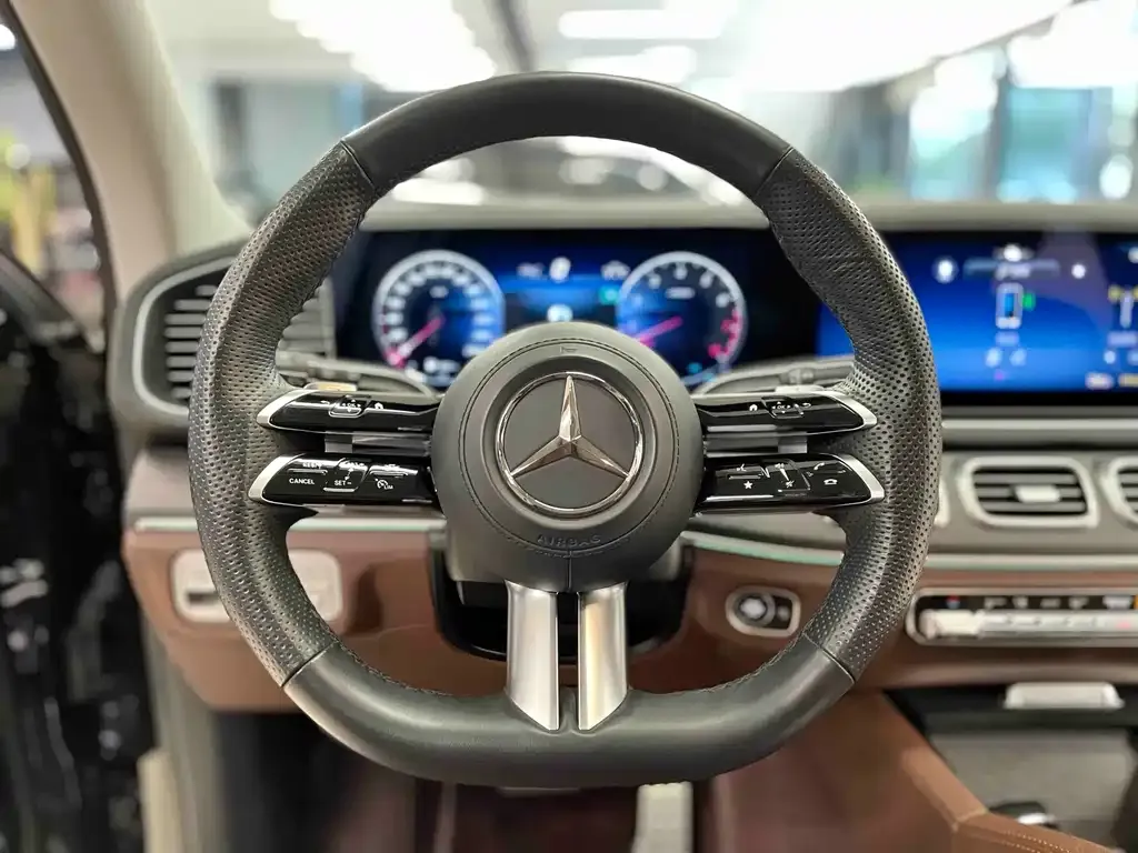 Mercedes-Benz GLS — фото 7