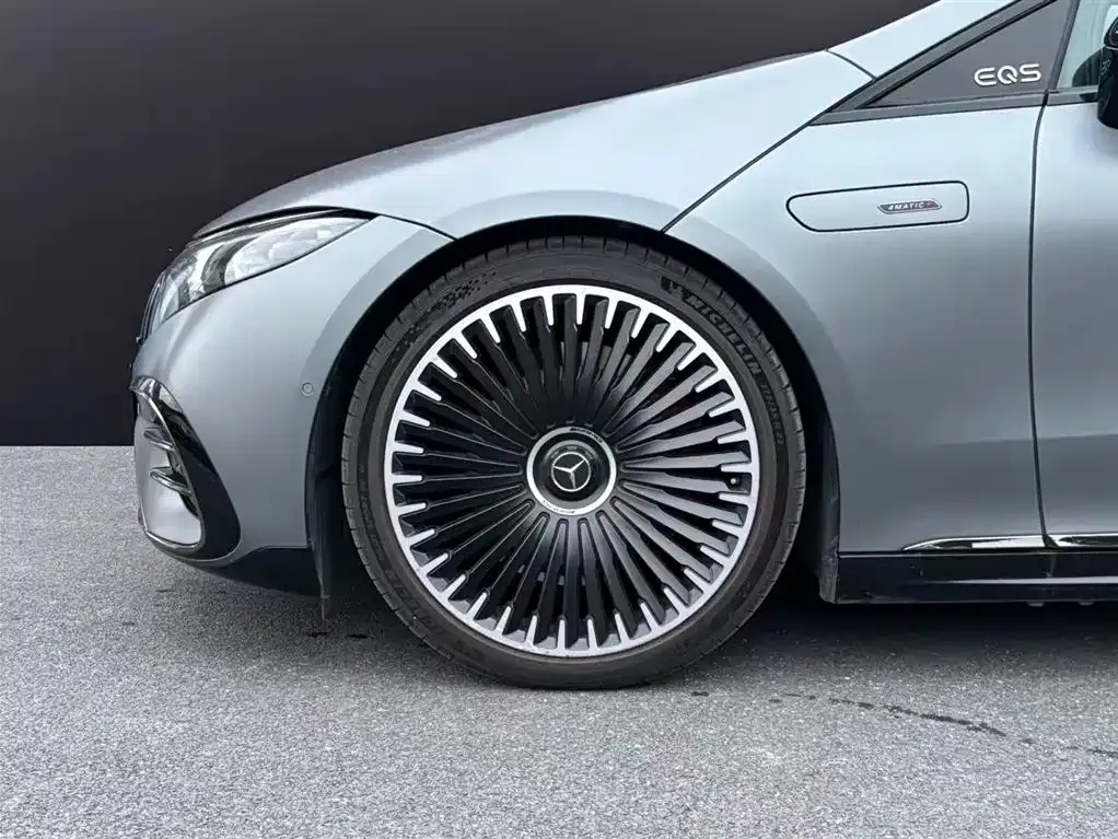 Mercedes-Benz EQS AMG — фото 10