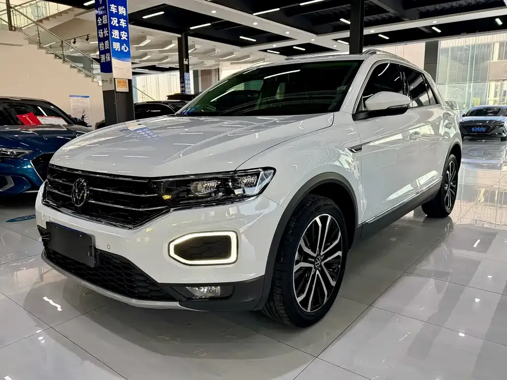 Volkswagen T-Roc — фото 1