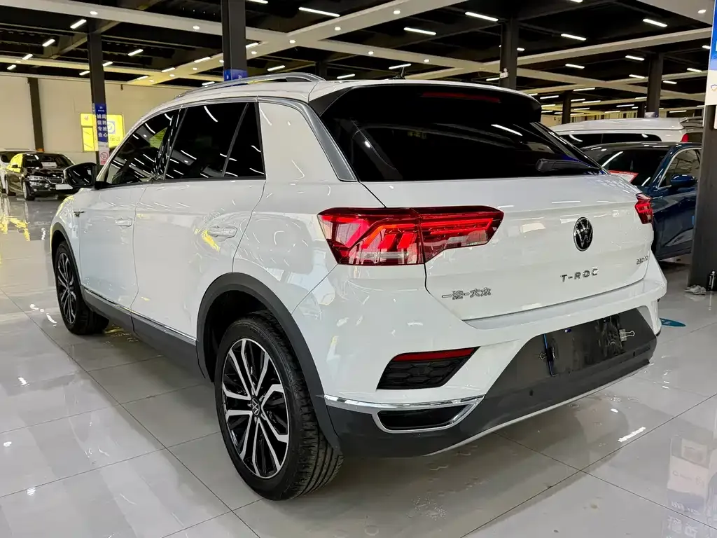 Volkswagen T-Roc — фото 9