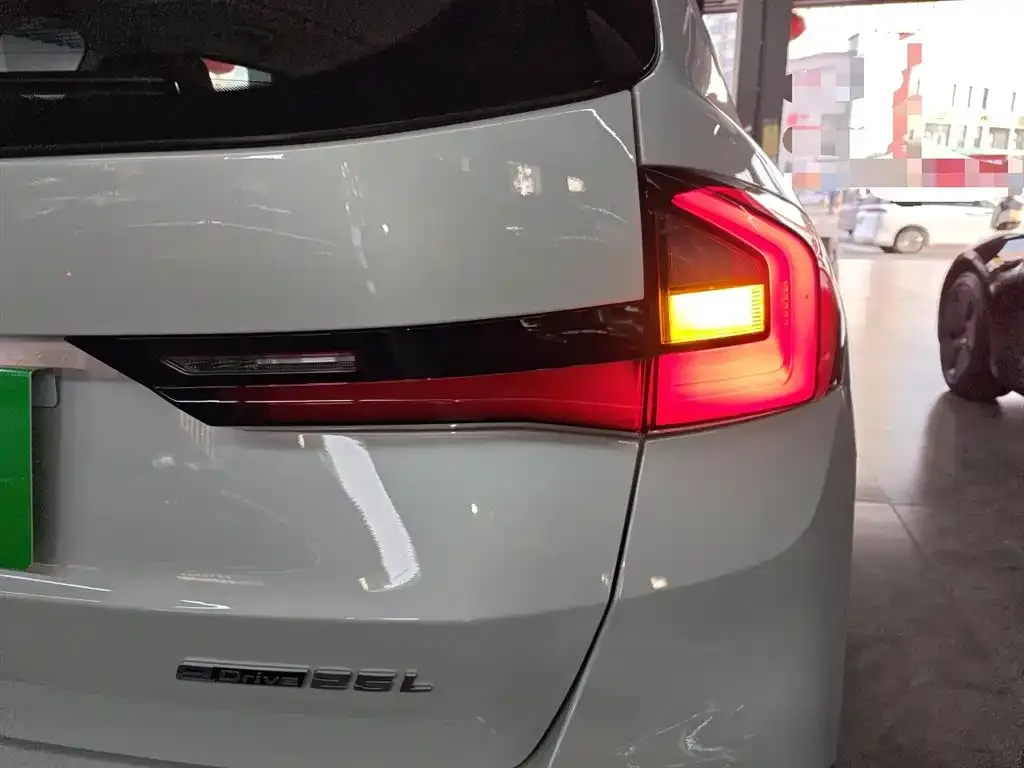 BMW iX1 — фото 2
