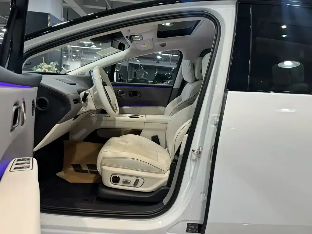 Li Auto i8 — фото 6