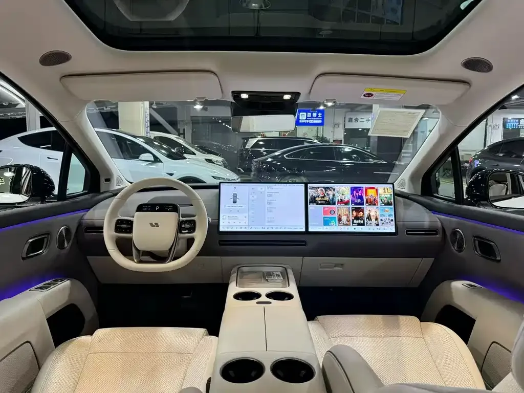 Li Auto i8 — фото 9