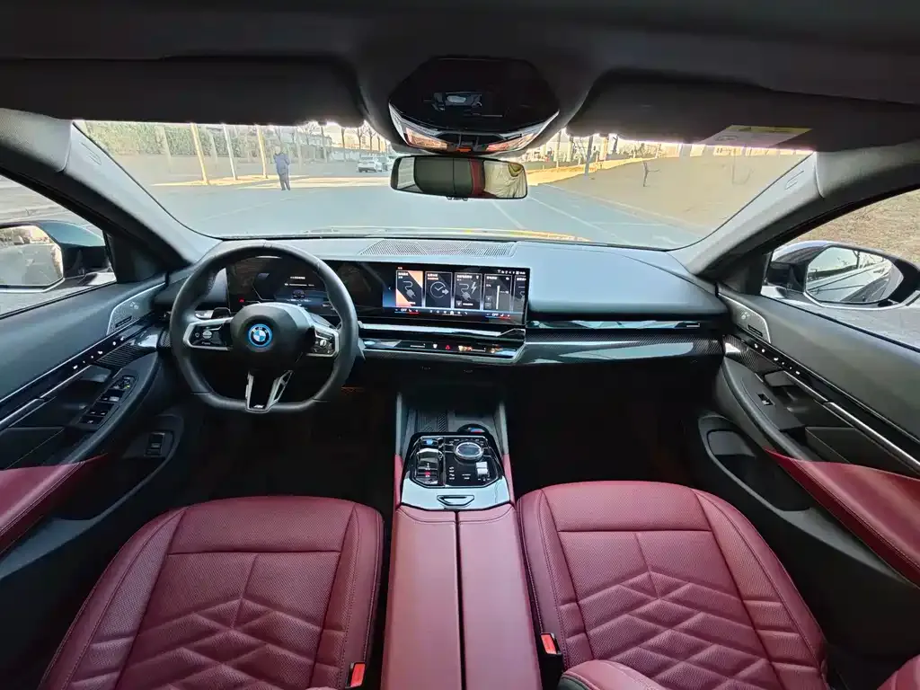 BMW i5 — фото 2