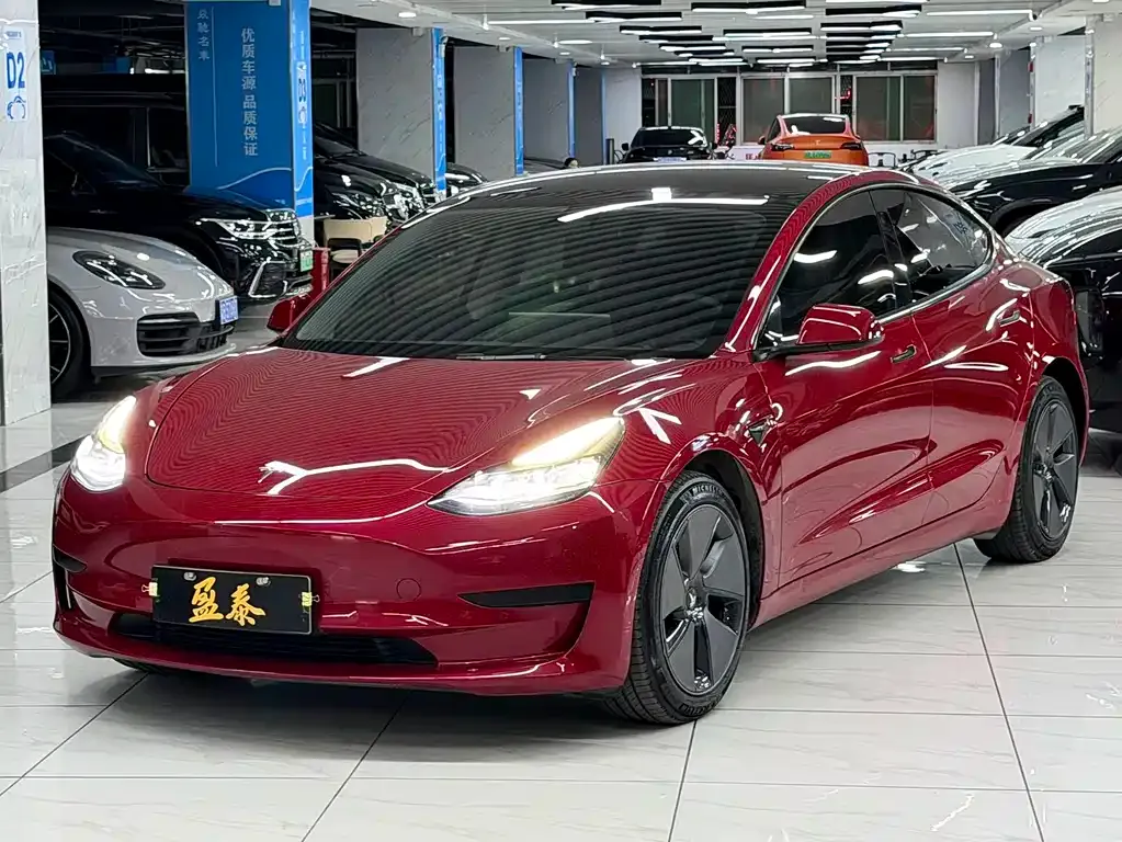 Tesla Model 3 — фото 1
