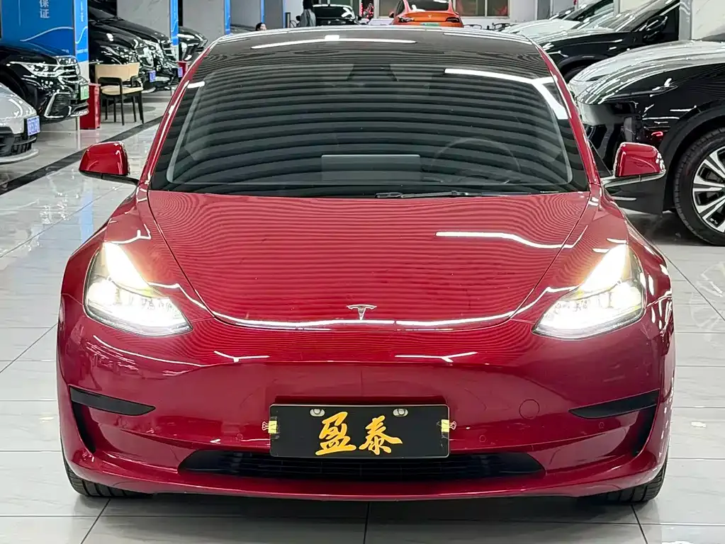 Tesla Model 3 — фото 8