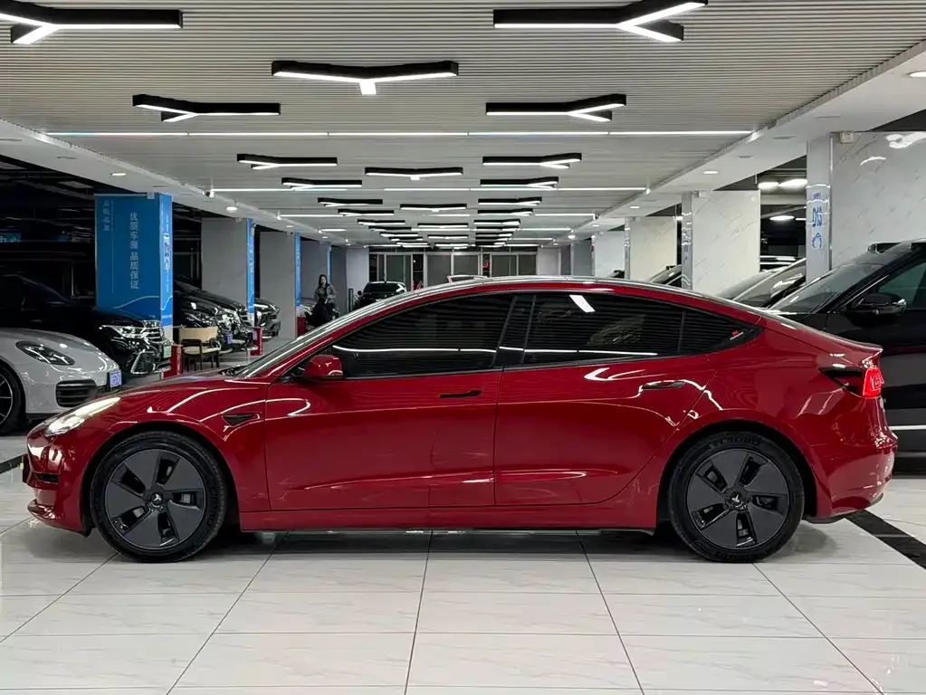 Tesla Model 3 — фото 9