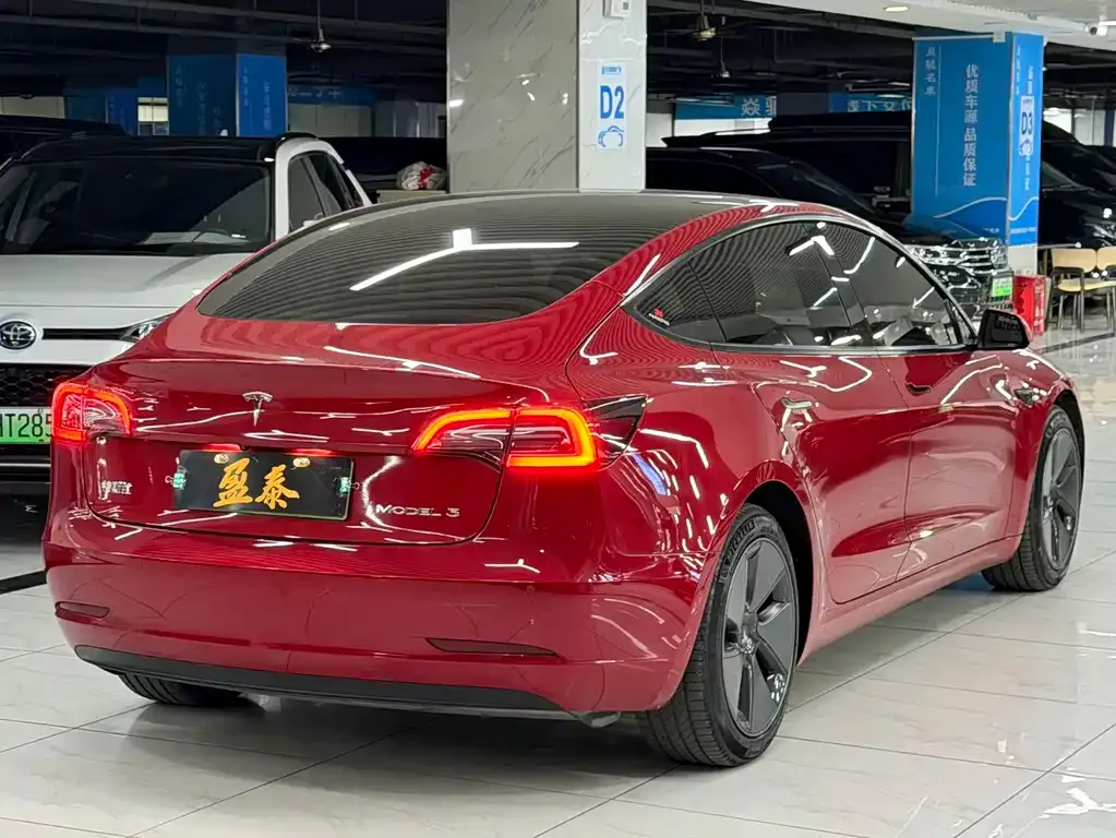 Tesla Model 3 — фото 4