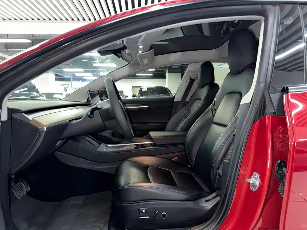 Tesla Model 3 — фото 3