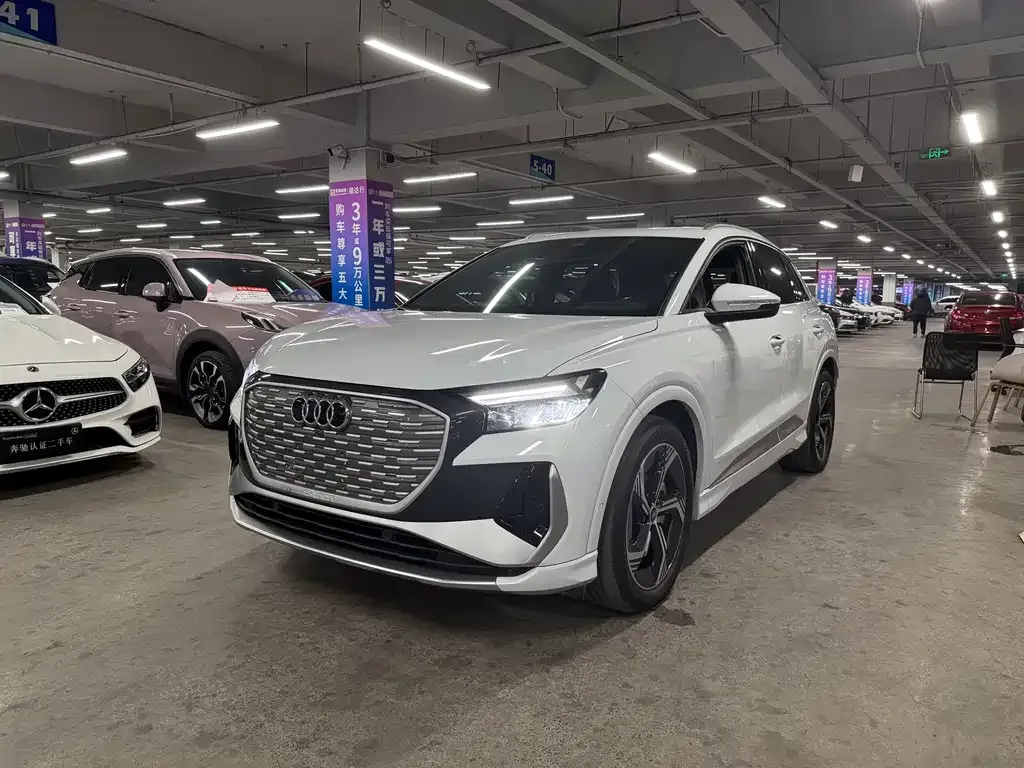 Audi Q4 e-tron — фото 1