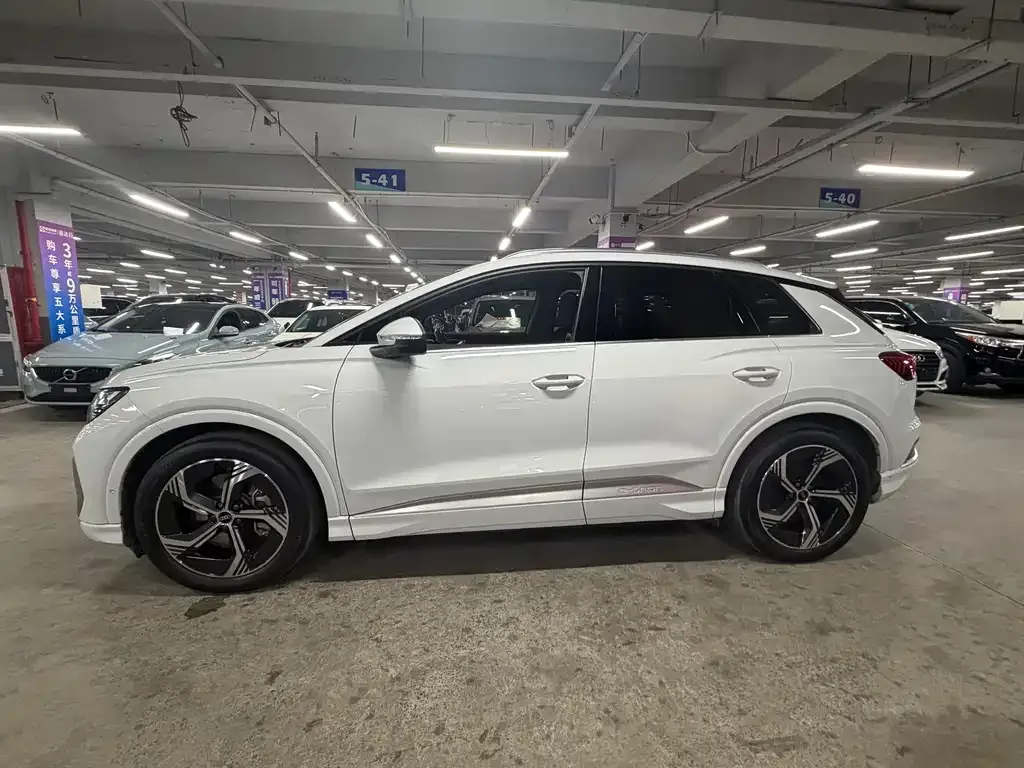 Audi Q4 e-tron — фото 10