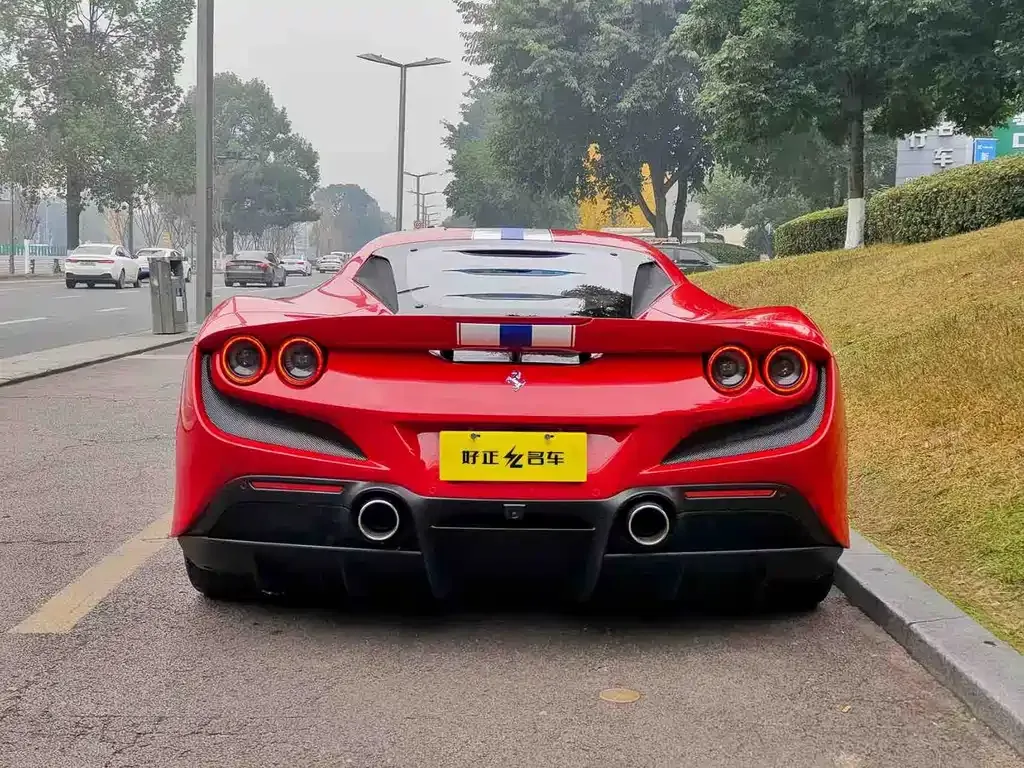 Ferrari F8 — фото 7