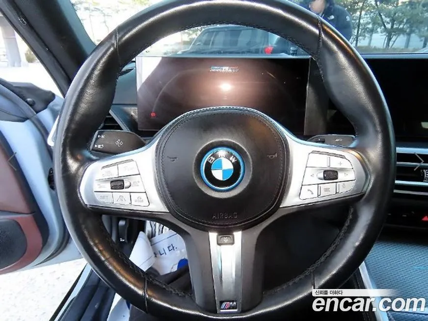 BMW i4 — фото 8