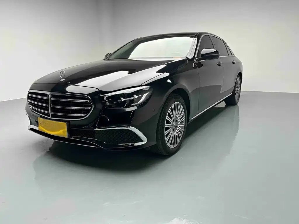 Mercedes-Benz E-Class — фото 1