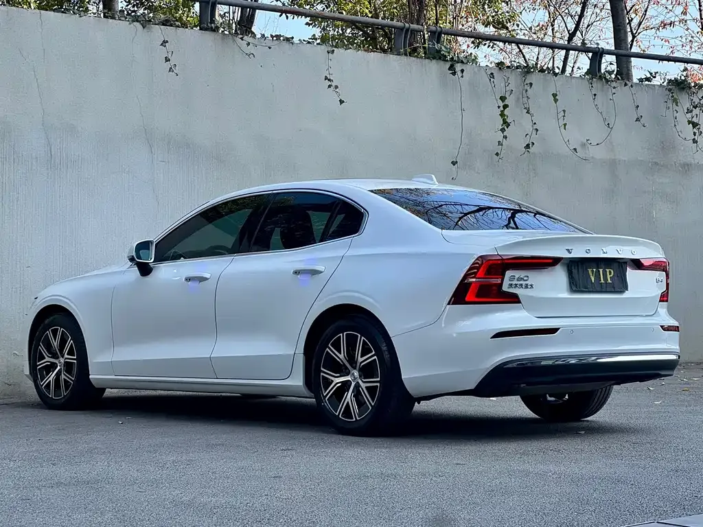 Volvo S60 — фото 7