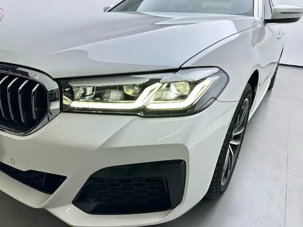 BMW 5 Series — фото 6