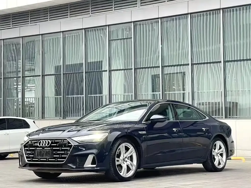 Audi A7L — фото 1