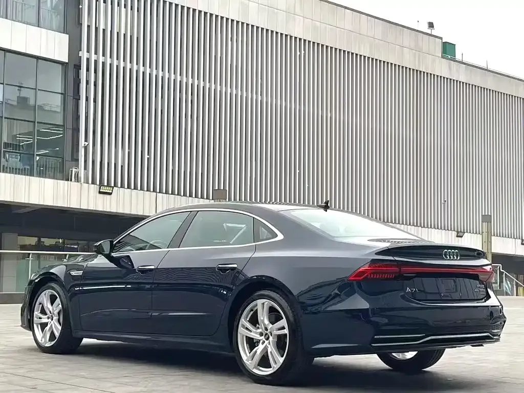 Audi A7L — фото 2