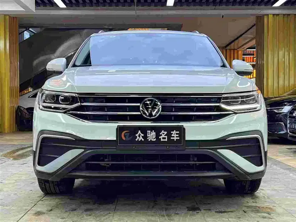 Volkswagen Tiguan L — фото 3