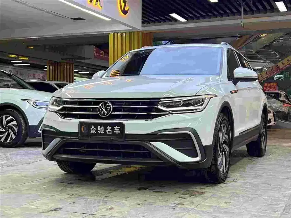 Volkswagen Tiguan L — фото 6