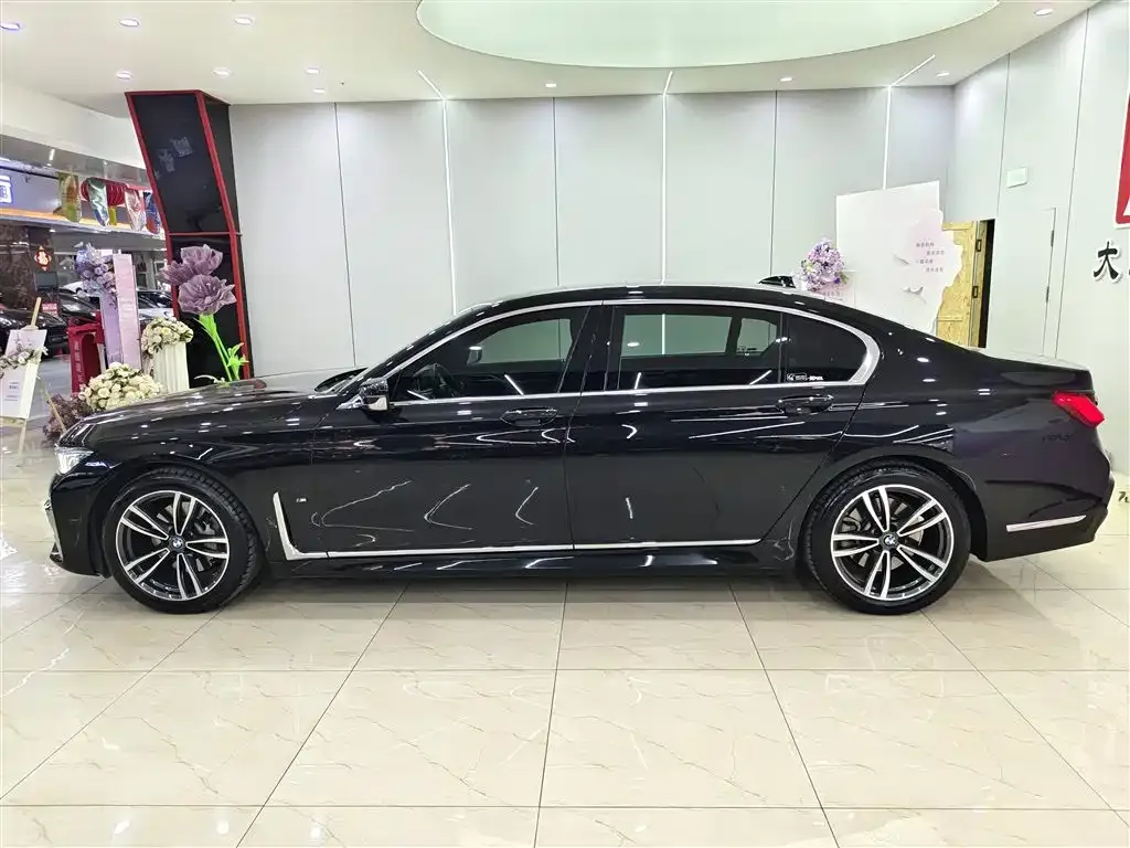 BMW 7 Series — фото 10