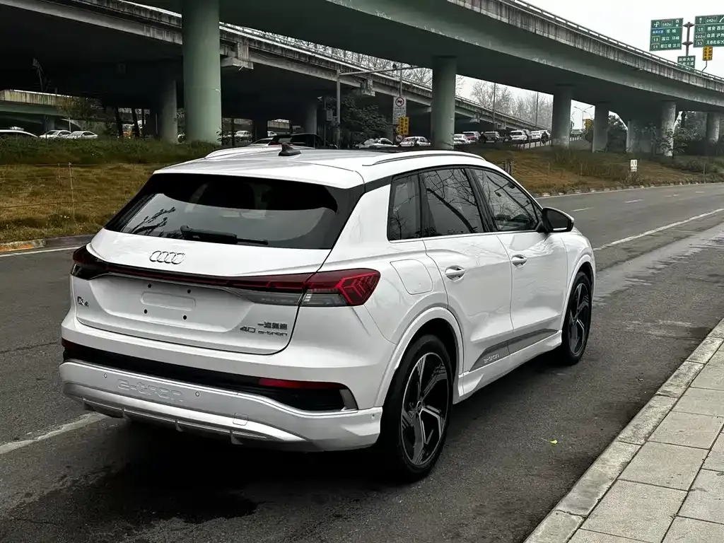 Audi Q4 e-tron — фото 7