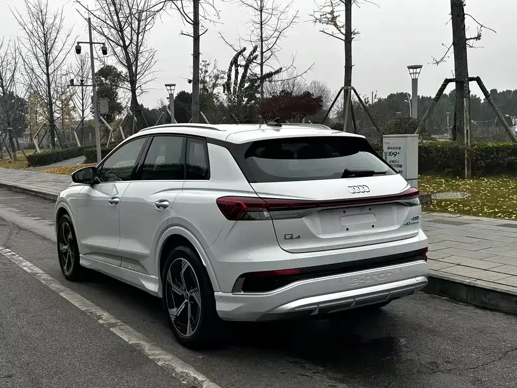 Audi Q4 e-tron — фото 9